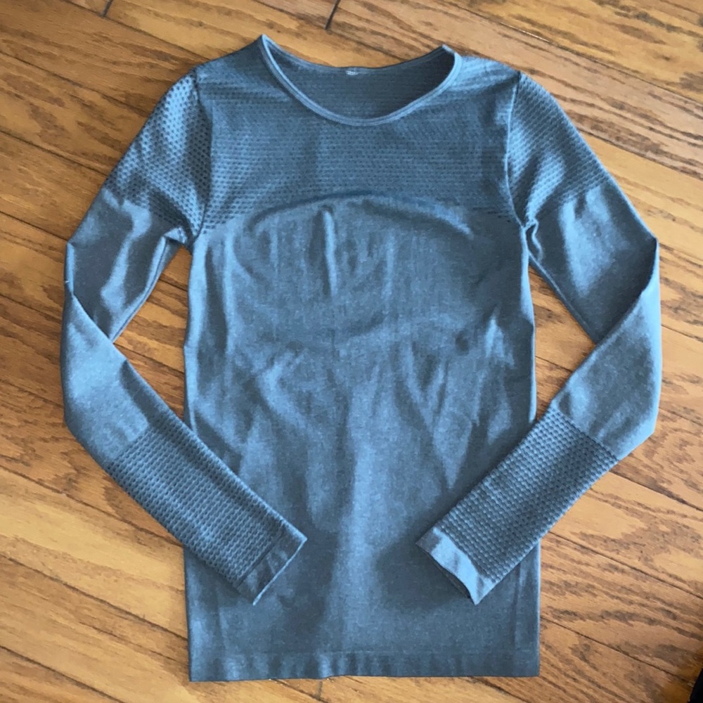 🏷3/40 NWOT fabletics shirt